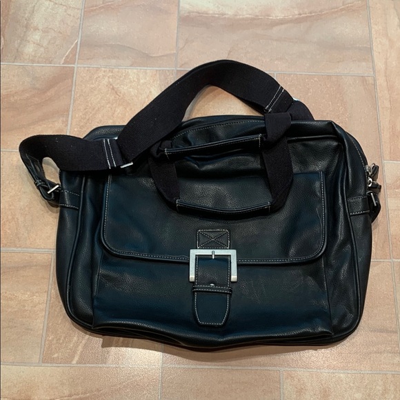 Kenneth Cole Reaction Black Leather Messenger Bag - Picture 1 of 4